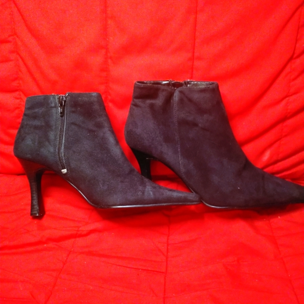 🌸Lovely Black vegan suede Jessica high heeled booties sz 7